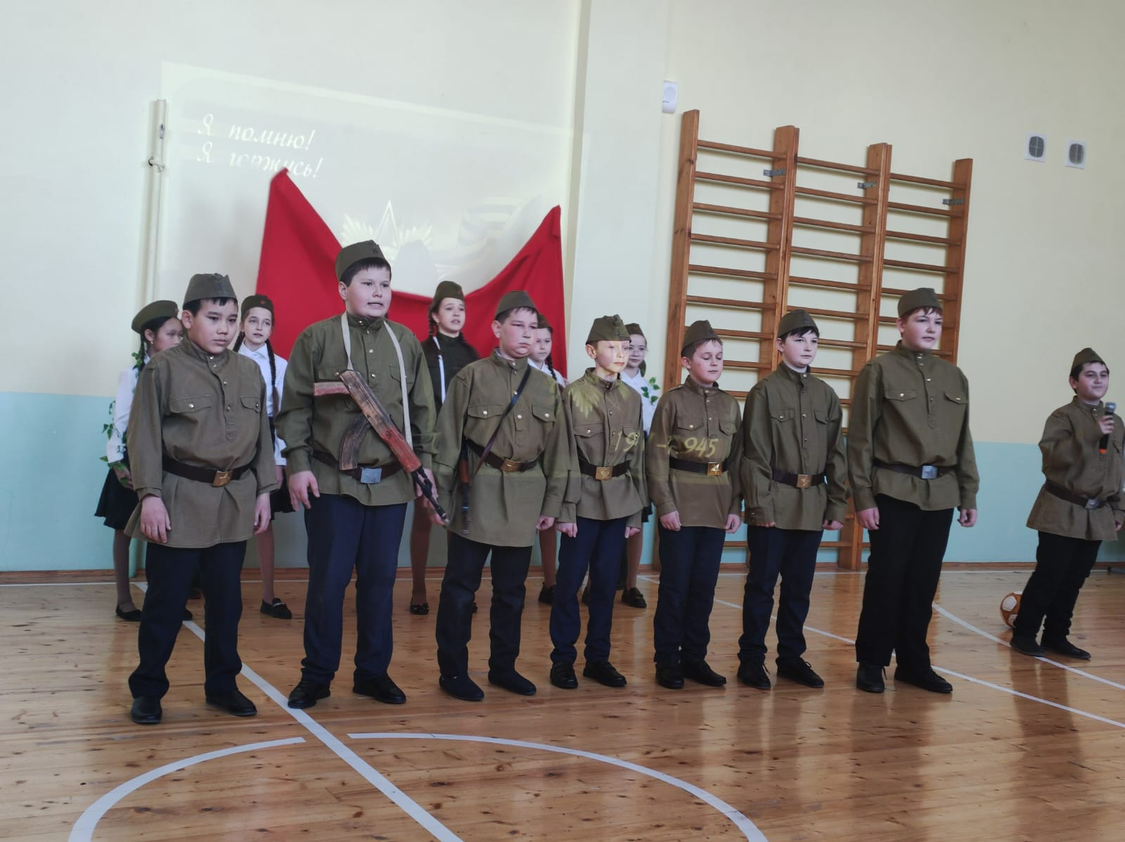 21 февраля в нашей школе прошёл конкурс инсценированной патриотической песни..